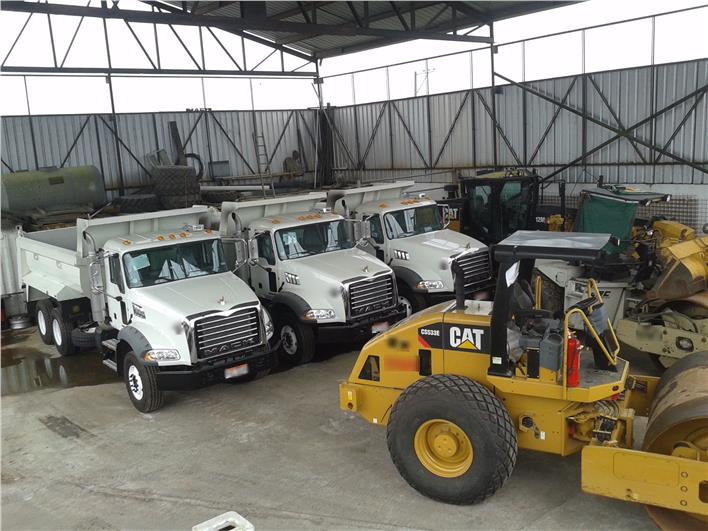 Volquetas Mack GU813E (Quito)