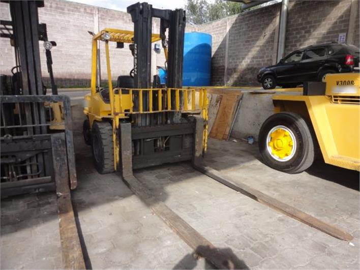 Montacargas Hyster 110 (5 toneladas) (Quito)