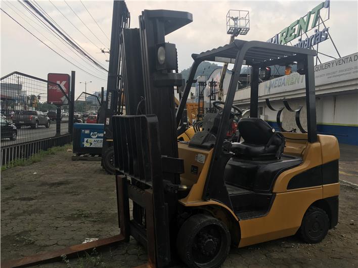Montacargas Caterpillar C6000 (2.5 toneladas) (Guayaquil)