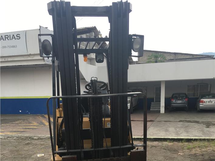 Montacargas Caterpillar C6000 (2.5 toneladas) (Guayaquil)