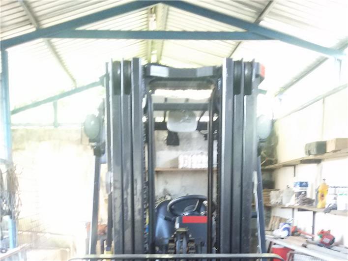 Montacargas Caterpillar DP30 (3 toneladas) (Quito)