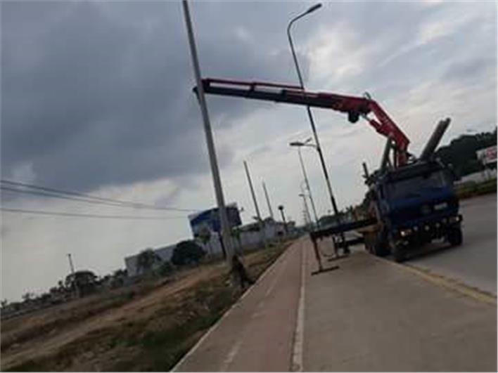 Grúas Móviles Mercedes Benz ( Brazo hidráulico 32 metros) (Machala)