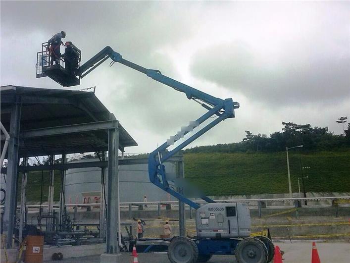 Elevadores personales Genie Z45-25 15 mts (Quito)