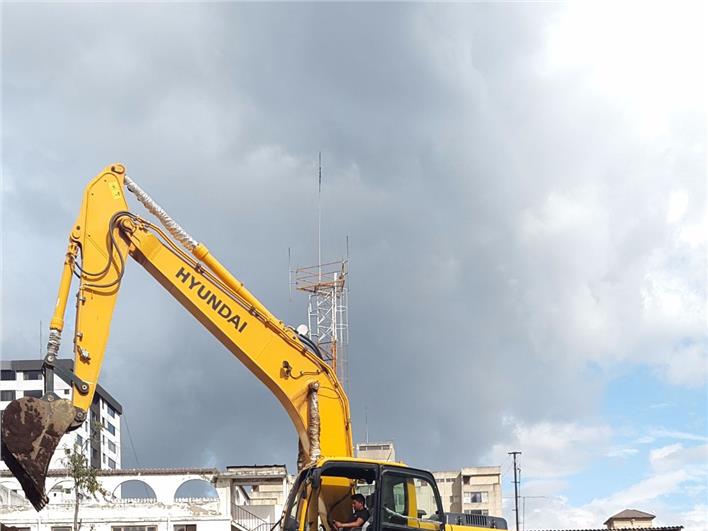 Excavadoras Hyundai R220LC (Quito)