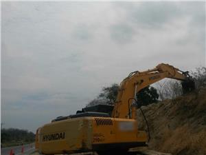 Excavadoras Hyundai R210 (Manta)