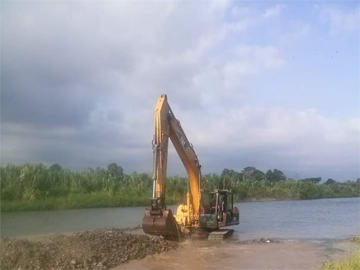 Excavadoras Caterpillar 320CL (Balao Grande)