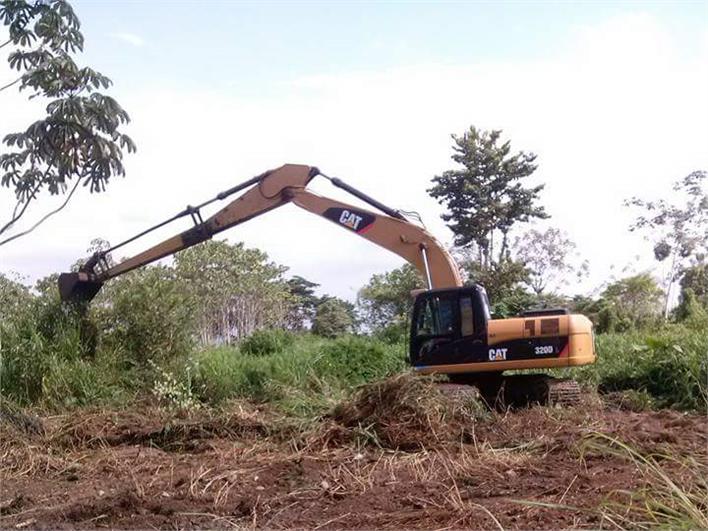 Excavadoras Caterpillar 320CL (Balao Grande)