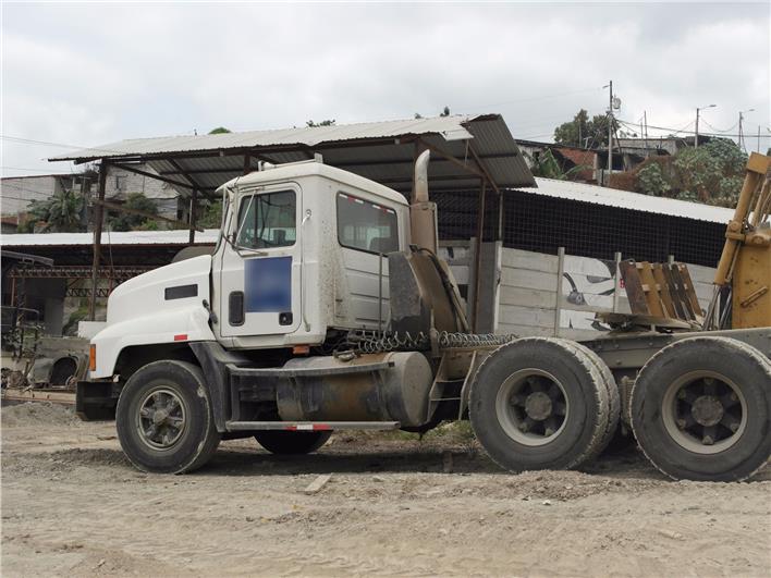 Volquetas Mack CV-713 (Guayaquil)