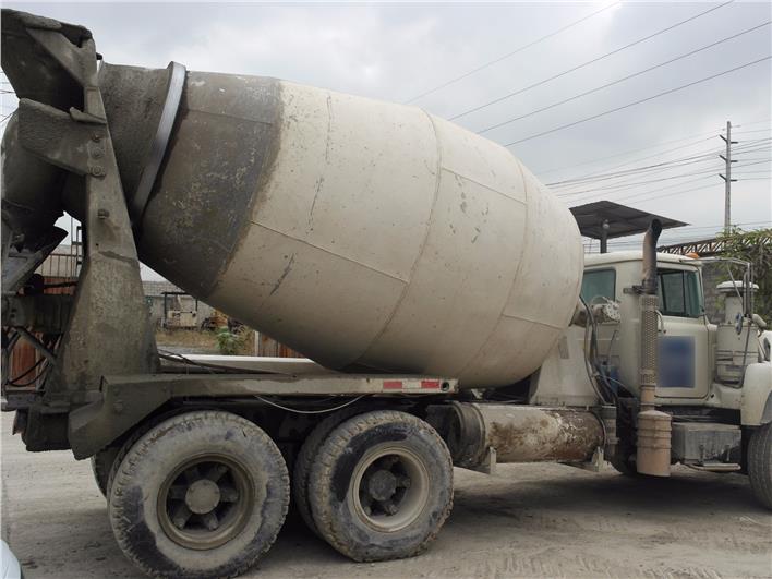 Mixers Mack RD688S (Guayaquil)
