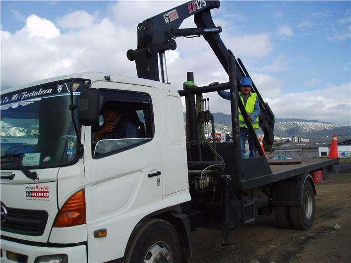 Grúas Móviles Hino PM (8 toneladas) (Quito)