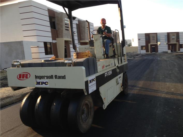 Rodillo Neumático Ingersoll Rand PT-125R (Portoviejo)