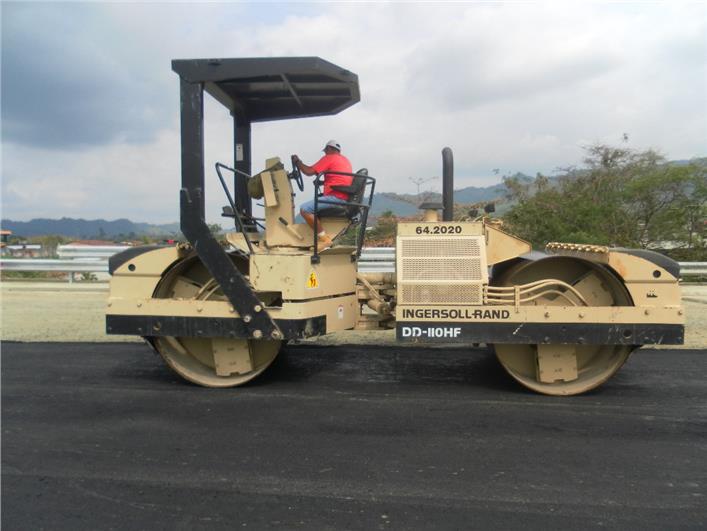 Rodillo doble tambor Ingersoll Rand DD110 12 Toneladas (Portoviejo)
