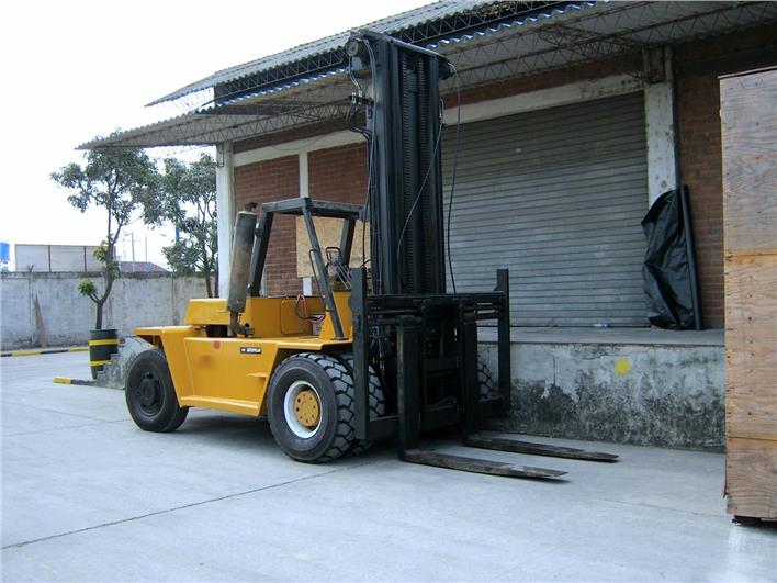 Montacargas Caterpillar V300B 15TON (Guayaquil)