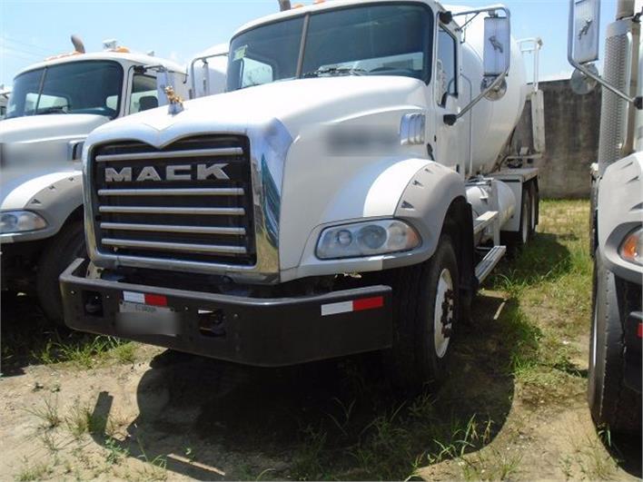 Mixers Mack GU 813E (Guayaquil)
