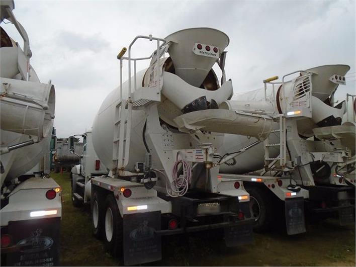 Mixers Mack GU 813E (Guayaquil)