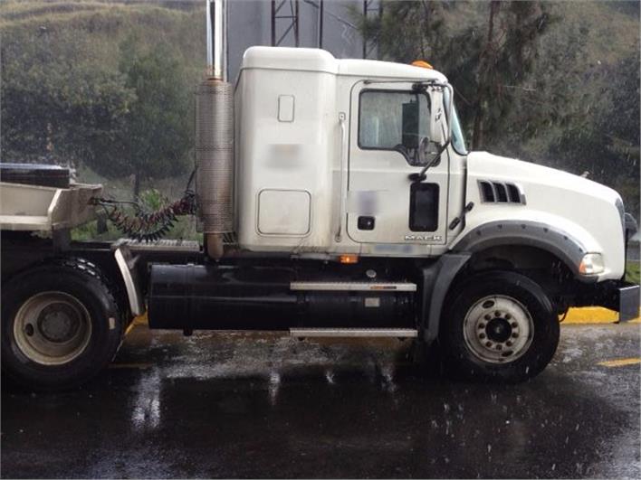 Cabezales Mack GU813E (Quito)