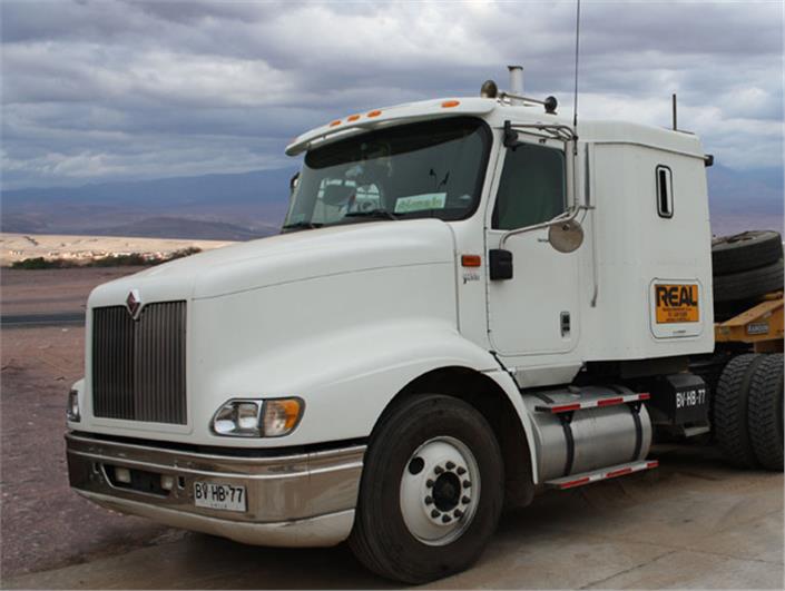 Remolques cama baja Freightliner COLUMBIA (Santo Domingo)