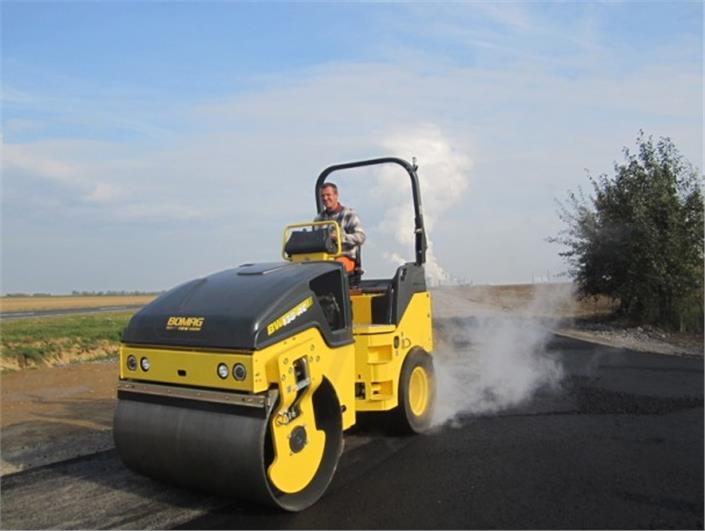 Rodillo doble tambor BOMAG 2,7 toneladas (Duran)