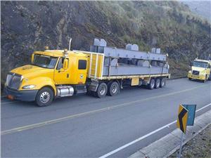 Plataformas International Cama baja desgonzable de 30 toneladas (Quito)