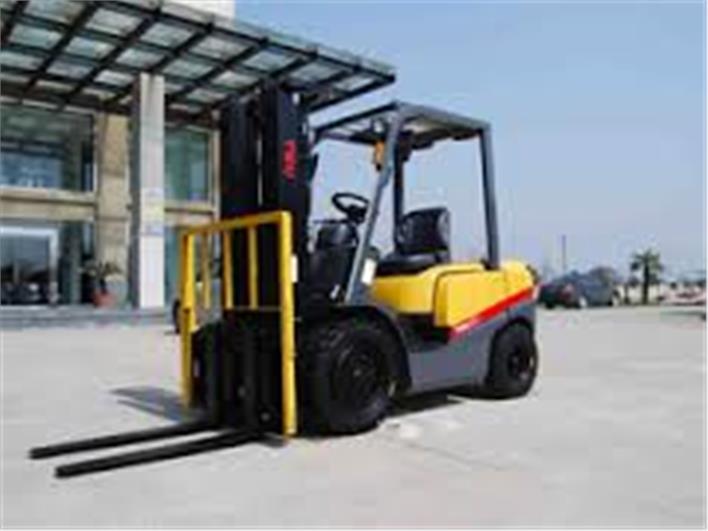 Montacargas Caterpillar 3ton  (Coca)