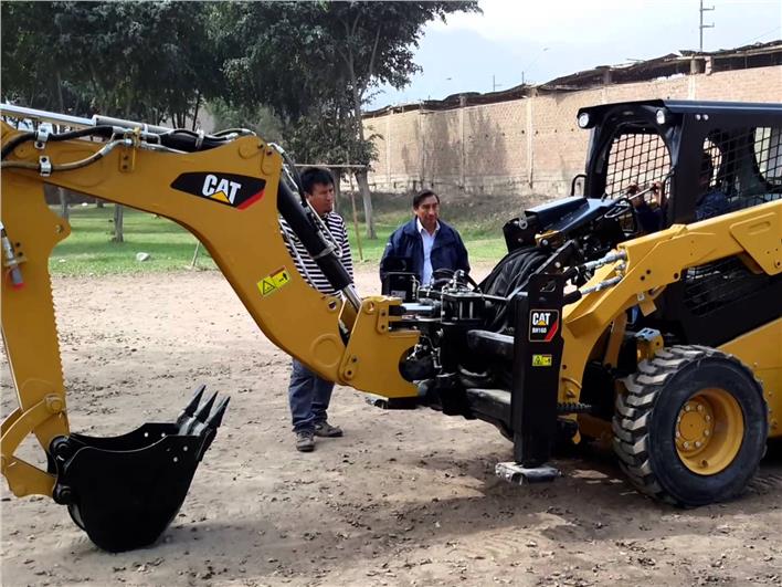 Accesorios - Brazos hidráulico Caterpillar para minicargadora (Coca)