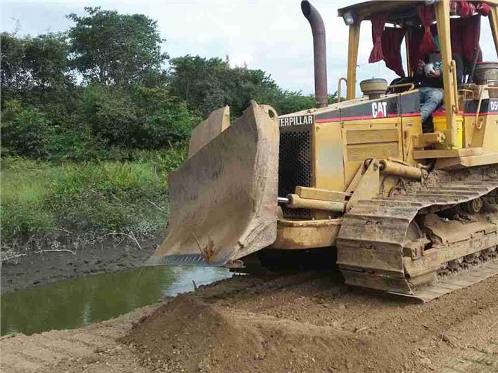 Tractores de Oruga Caterpillar D5C (Guayaquil)