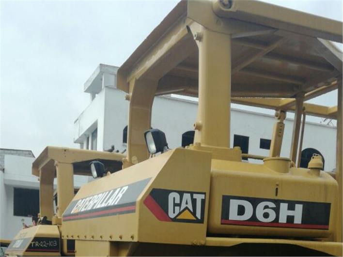 Tractores de Oruga Caterpillar D6 H (Quito)