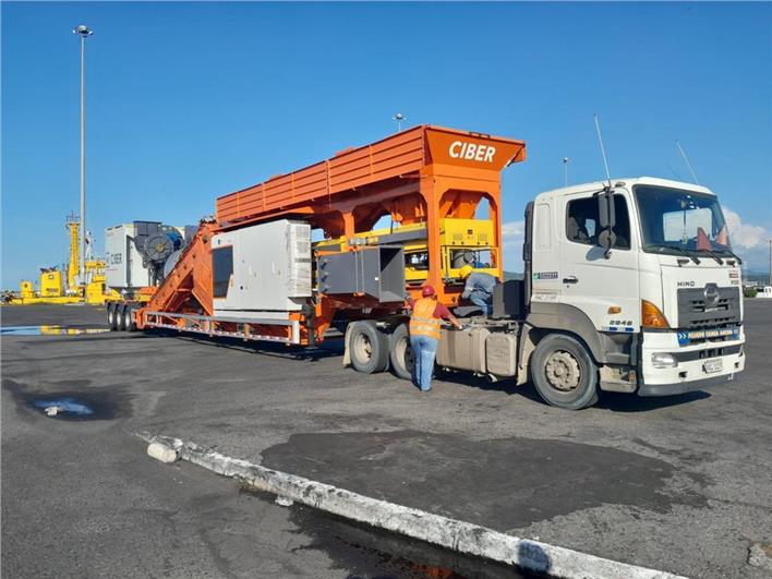 Remolques cama baja Generico 3 ejes (Quito)