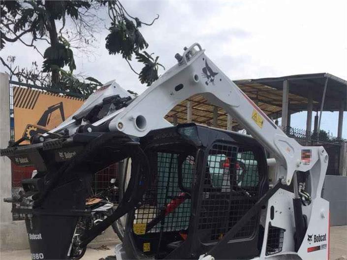 Minicargadores Bobcat S590 (Pasaje)