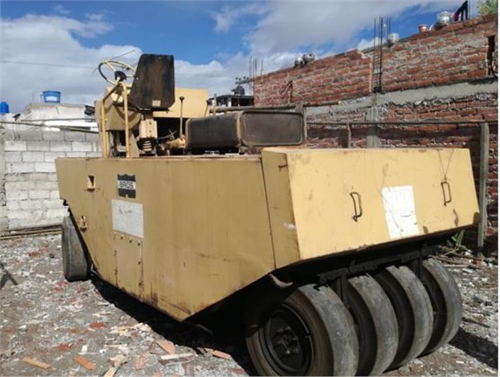 Rodillo Neumático Bros SP 3000 (Riobamba)