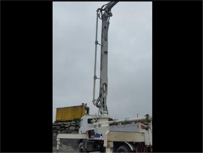 Bombas de hormigón Mercedes Benz PLUMA AXOR 4140 K /33 (Quito)