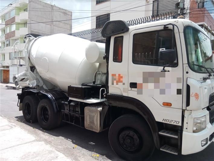 Mixers Hyundai HD270 (Quito)