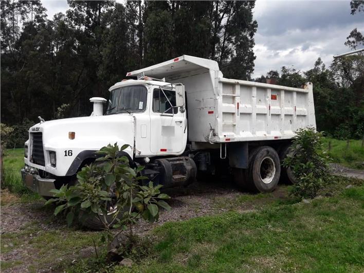 Volquetas Mack RD688SX (Quito)