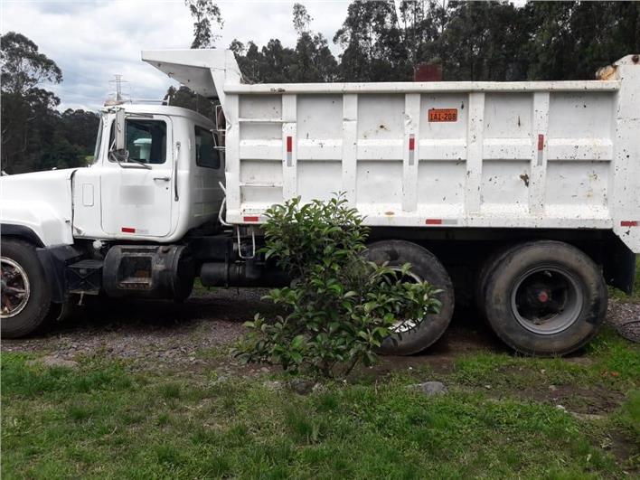 Volquetas Mack RD688SX (Quito)