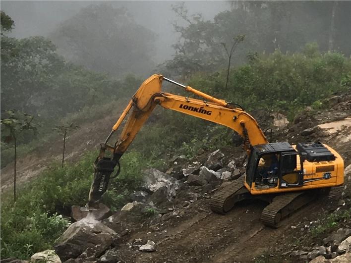 Accesorios - Martillos hidráulico Hyundai HDB210 (Loja)