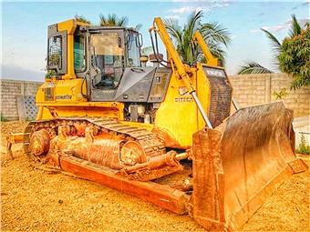 Tractores de Oruga Komatsu D65wx-15eo (Pedernales)