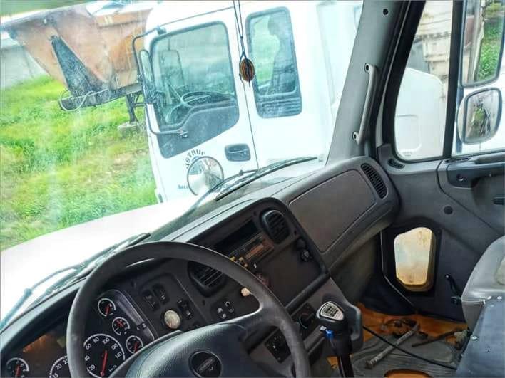 Mixers Freightliner M2112M (Guayaquil)