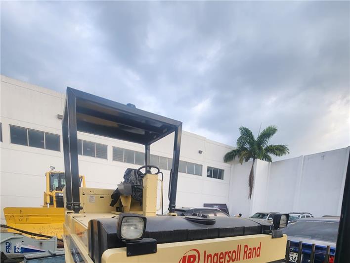 Rodillo Neumático Ingersoll Rand PT125 (Guayaquil)