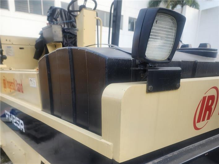Rodillo Neumático Ingersoll Rand PT125 (Guayaquil)