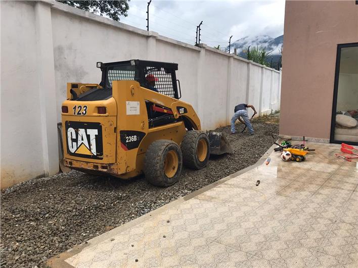 Minicargadores Caterpillar 236B (Quito)