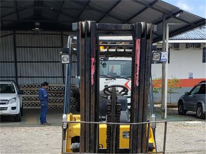 Montacargas Caterpillar 3 toneladas a diesel (Coca)