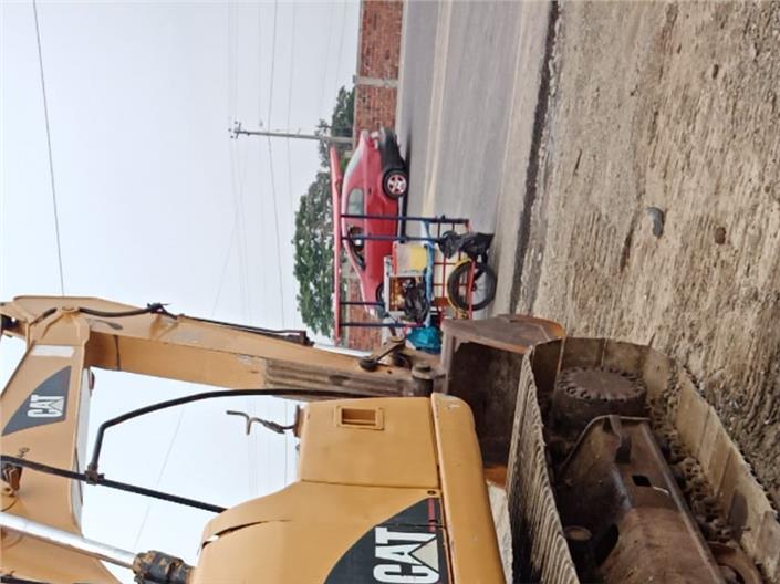 Excavadoras Caterpillar Excavadora 320C con motor reparado (Guayaquil)