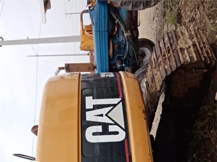Excavadoras Caterpillar Excavadora 320C con motor reparado (Guayaquil)