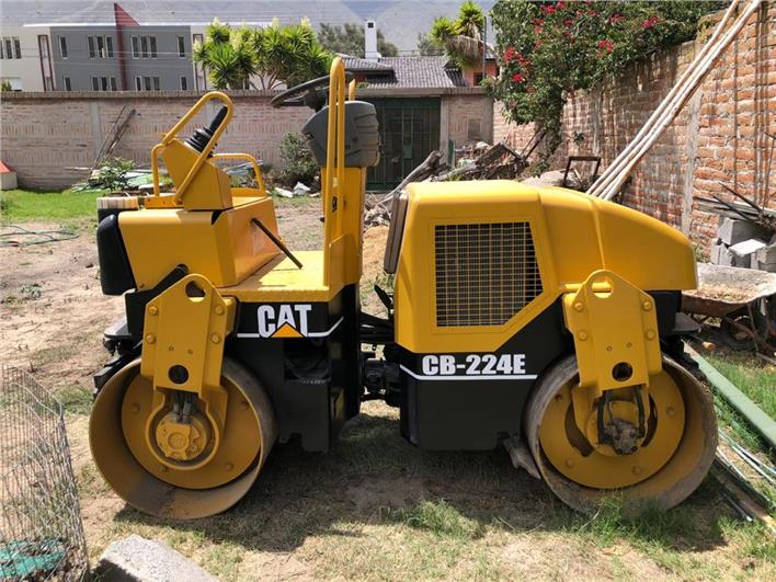 Rodillo Liso doble tambor Caterpillar CB-224E  (San Antonio)