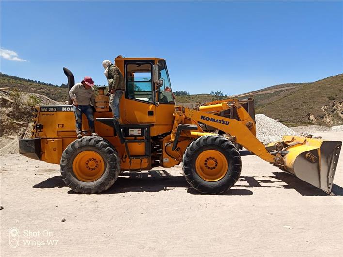 Cargadoras Komatsu 2m3 (Cayambe)