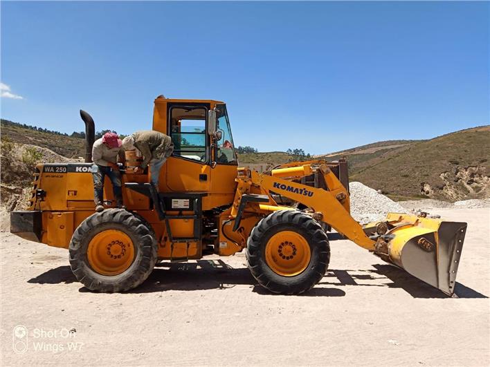Cargadoras Komatsu 2m3 (Cayambe)