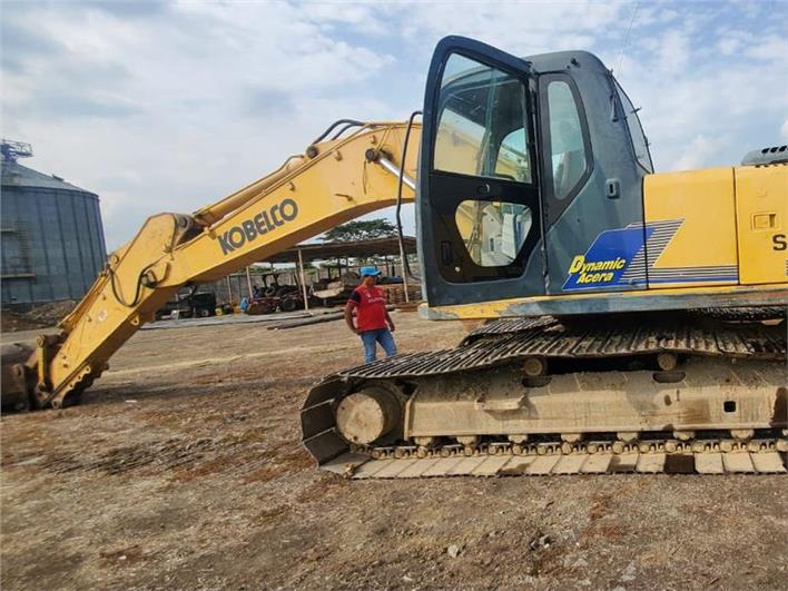 Excavadoras Kobelco SK 210 LC (Samborondón)
