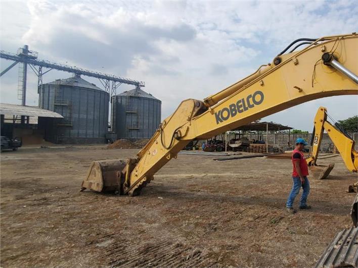 Excavadoras Kobelco SK 210 LC (Samborondón)