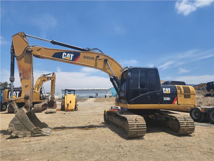 Excavadoras Caterpillar 320D2 (Guayaquil)