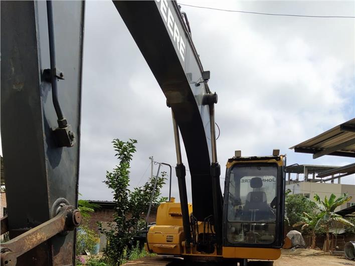 Excavadoras John Deere  210 g Lc (Machala)